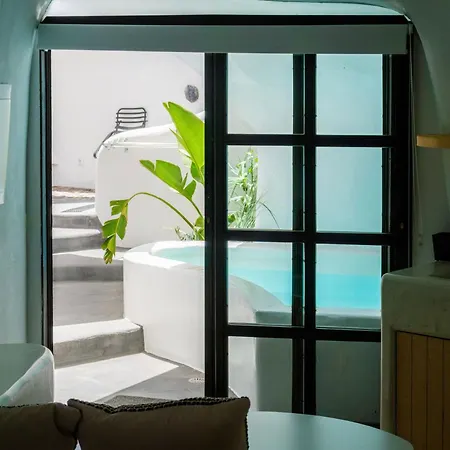 Niso Cave Megalochori (Santorini)