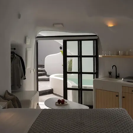 Niso Cave Guest house Megalochori (Santorini)