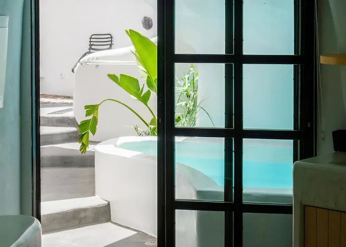 Niso Cave Megalochori (Santorini)